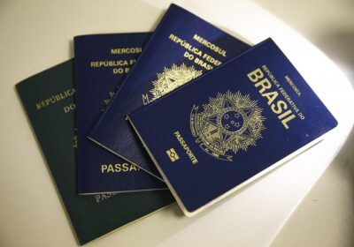 Fila de espera pelo passaporte chega a 100 mil pessoas