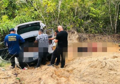 Quatro corpos são encontrados dentro de carro na AM-010; veja vídeo