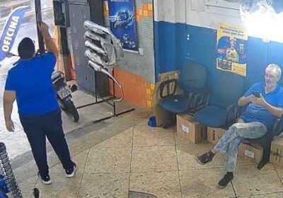 Mecânico é atingido 2 vezes por barra de ferro e vídeo viraliza: ‘Morreu, mas passa bem’