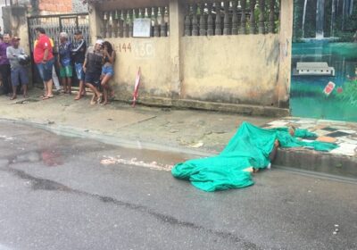 VÍDEO: Morador de rua tem cabeça esmagada por caminhão de entulho em Manaus