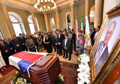 Autoridades prestam homenagem ao ex-governador Amazonino Mendes