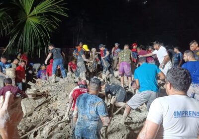 VÍDEO: Casas são soterradas durante deslizamento de barranco em Manaus