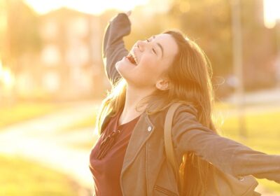 Mulheres que ficam solteiras por mais tempo têm uma vida mais feliz