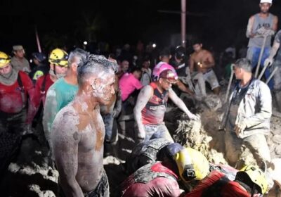 Oito corpos são resgatados após deslizamento de barranco em Manaus