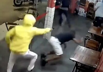 Veja momento em que maníaco chega e mata homem em bar; cenas fortes!