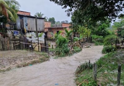 Com forte chuva, Manaus registra alagações e erosões neste sábado; vídeo