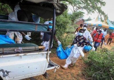 Mais de 50 corpos de fiéis são encontrados em vala após seita de jejum para “encontrar Jesus”