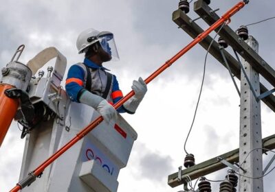 Manutenção vai deixar bairros e ramais sem energia nesta terça-feira; veja