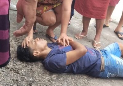 Mulher faz oração em homem após ser baleado no bairro Cidade de Deus