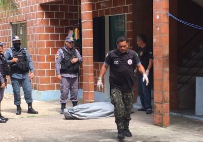 VÍDEO: Mulher mata irmão a facadas no bairro São Raimundo em Manaus