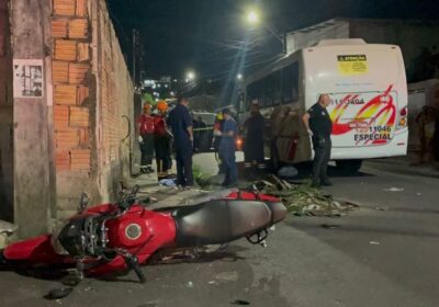 VÍDEO: Mãe morre e filho fica gravemente ferido após colidir com ônibus na Cidade Nova