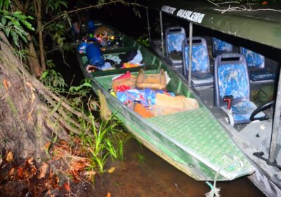 Embarcação com estrangeiros, drogas e arma falsa é apreendida na Amazônia Ocidental