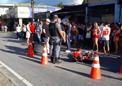 Motociclista morre ao ser esmagado por carreta em Manaus; vídeo