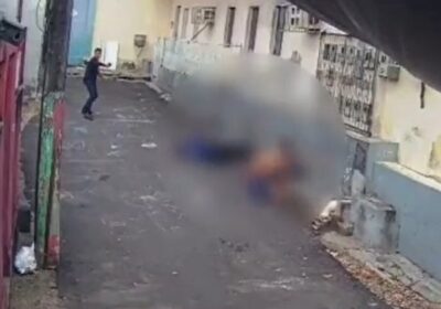 VÍDEO: Pistoleiro tenta matar homens à tiros em beco de Manaus