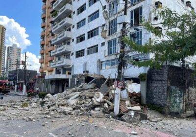 VÍDEOS: Sacadas de prédio residencial desabam em Belém