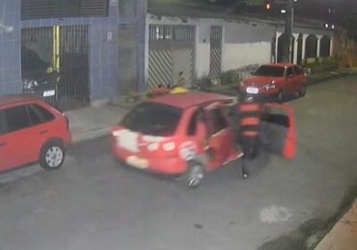 VÍDEOS: carro de assaltantes entra em pane e é abandonado em Manaus