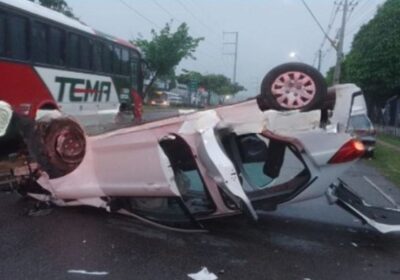 Acidente de trânsito provoca congestionamento na avenida Autaz Mirim em Manaus