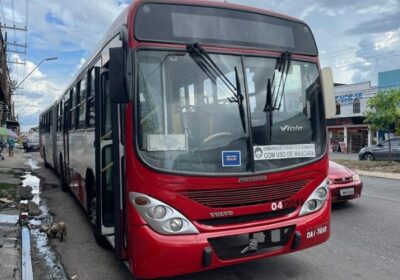 Assaltantes aterrorizam passageiros em roubo a ônibus da linha 650 em Manaus