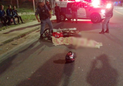 Motociclista morre após ser atropelado por caminhão em Manaus