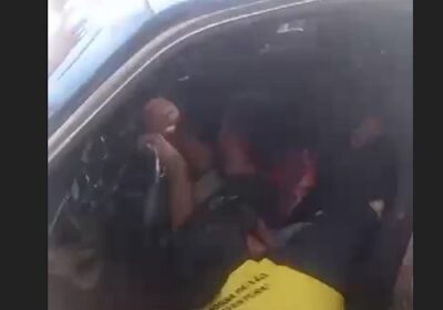 Populares tentam arrancar motorista preso às ferragens após colisão em Manaus; vídeo