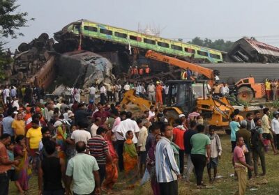 VÍDEOS: acidente de trens na Índia deixa centenas de feridos e mais de 200 mortos