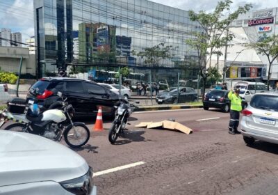 VÍDEOS: passageira de moto de APP morre esmagada por ônibus em Manaus