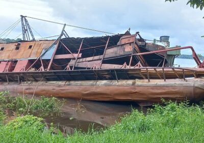 VÍDEOS: explosão em balsa garimpeira deixa ao menos um morto em Maraã