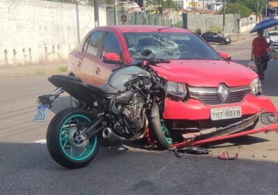 Casal fica ferido após grave acidente de trânsito no bairro Educandos, em Manaus