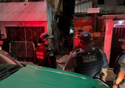 Homem é morto com mais de 10 tiros em beco de Manaus