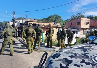 Mega operação cerca bairro em área vermelha de Manaus