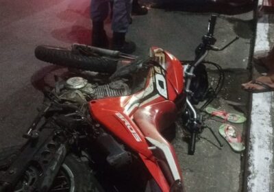 VÍDEO: Motociclista é lançado em igarapé após colisão com veículo em Manaus