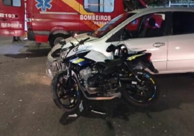 Mulher fica gravemente ferida após colisão entre motocicleta e carro na zona Leste de Manaus