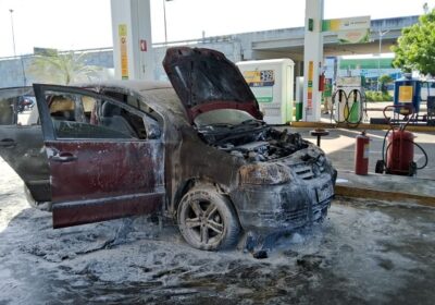 VÍDEO: Mulheres ficam feridas após carro explodir em posto de combustível