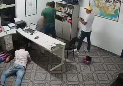 VÍDEO: Polícia busca suspeitos de roubo a empresa na zona leste de Manaus