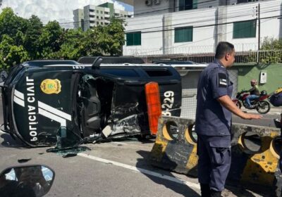 Viatura da Polícia Civil tomba e deixa feridos zona centro-sul de Manaus