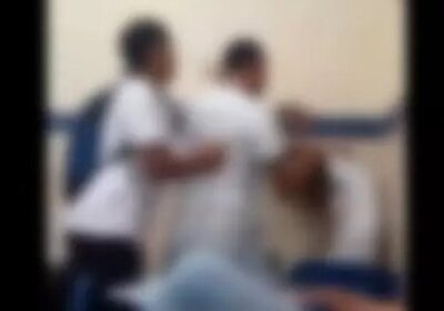 Adolescente é esfaqueado por colega dentro de escola