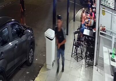 VÍDEO: Assaltantes tocam ‘terror’ e dão ‘tapas’ em clientes dentro de lanche em Manaus