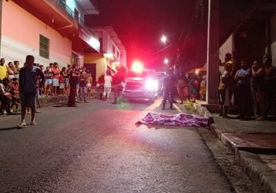 Chegando em casa em moto de app, jovem é assassinado a tiros