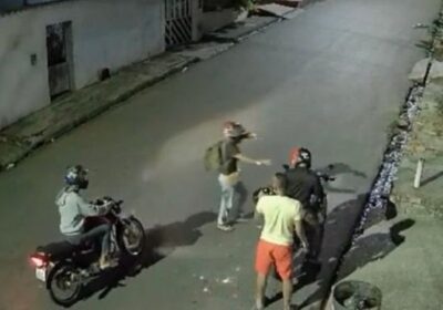 VÍDEO: Motorista de aplicativo tem moto roubada ao finalizar corrida em Manaus