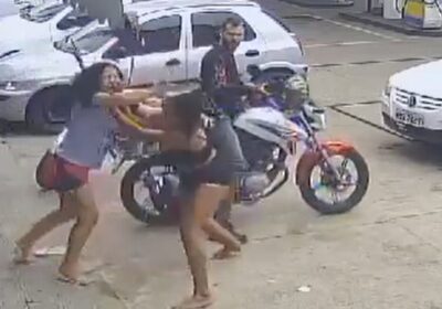 Mulher grávida briga com amante do marido; vídeo