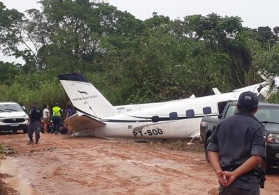 VEJA VÍDEOS: Avião com turistas estrangeiros cai em Barcelos, no AM; não há sobreviventes