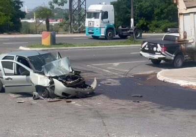 Acidente de trânsito deixa três jovens e um homem ferido em Manaus