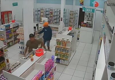 VÍDEO: Dupla faz assalto em drogaria na zona norte de Manaus