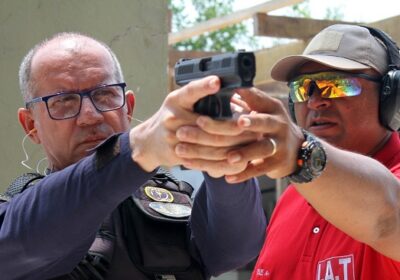 Guardas municipais são capacitados para usar arma de fogo em Manaus