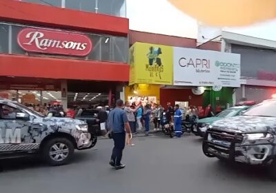 VEJA VÍDEOS: Criminosos tentam assaltar loja e fazem reféns no Manôa em Manaus