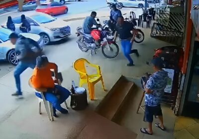 VEJA: Vídeo mostra homem tentando fugir da polícia e sendo atropelado por carro