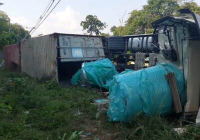 VÍDEO: Acidente com carretas deixa trânsito lento na avenida das Torres em Manaus