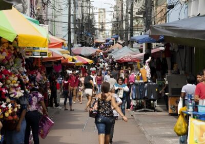 Confira horário de funcionamento do Centro e shoppings no Dia dos Finados em Manaus