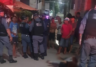 VÍDEO: Família se desespera ao reconhecer corpo de homem morto a tiros em Manaus