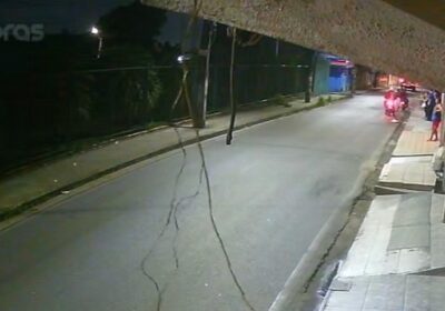 VÍDEO: grupo criminoso assalta vítimas em parada de ônibus em Manaus